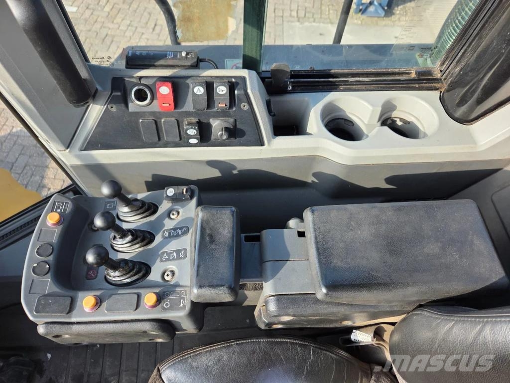 CAT 962M met airco Gumikerekes homlokrakodók