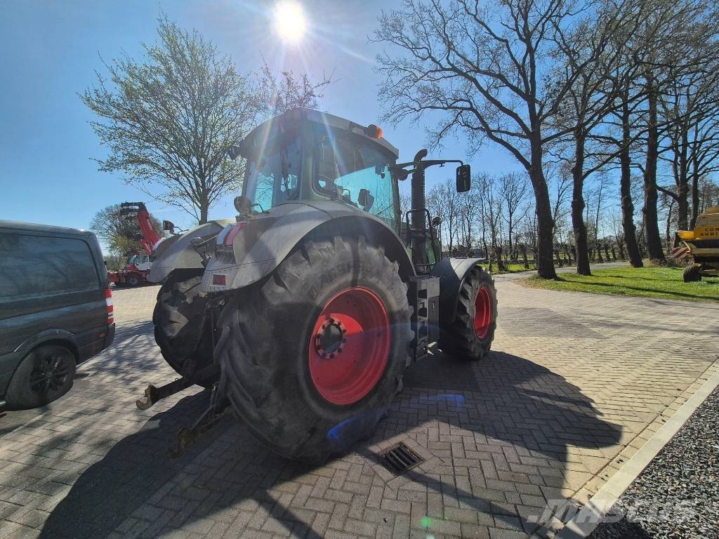 Fendt 828 Vario Трактори