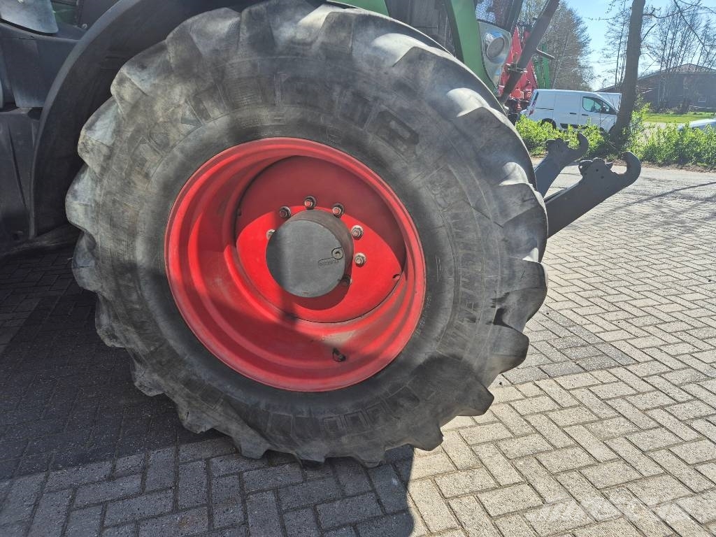 Fendt 828 Vario Трактори