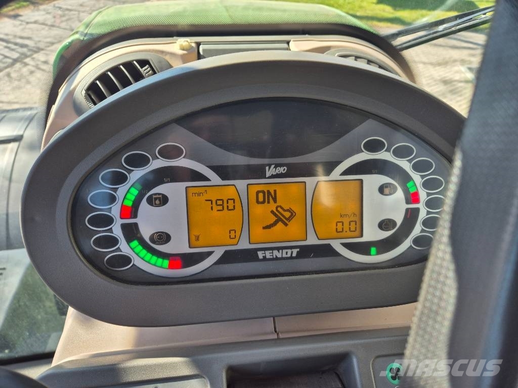 Fendt 828 Vario Трактори