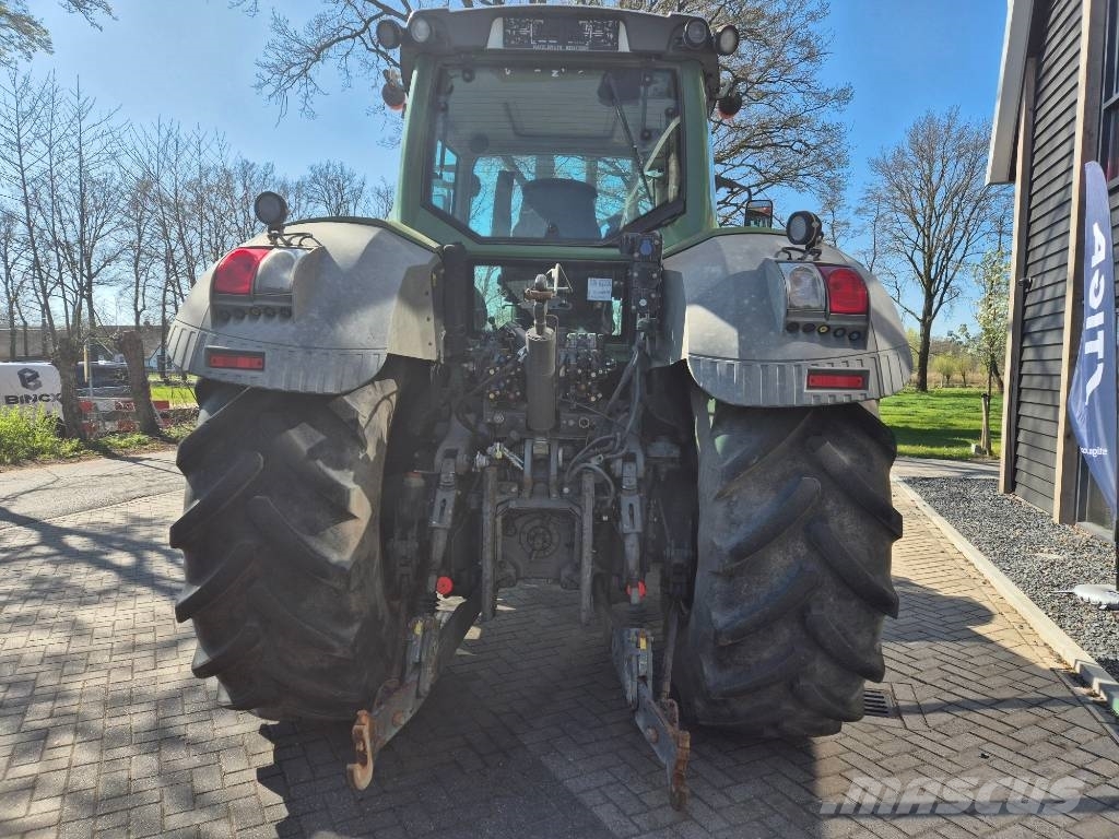Fendt 828 Vario Трактори