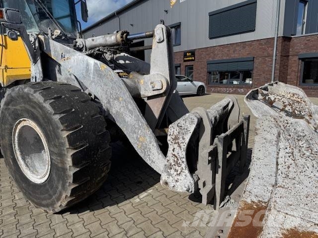 Komatsu WA 250-5 Kolesové nakladače