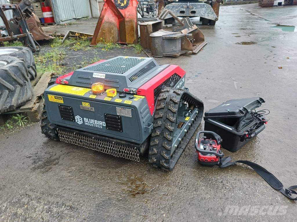 bluebird FM24-70 robot maaier mower flail remote controlled Robotmaaiers
