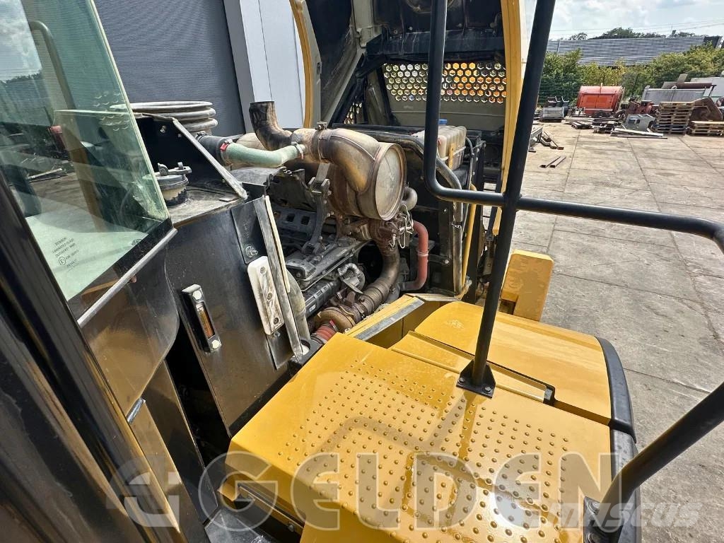 CAT 972K - CLEAN MACHINE 轮式装载机