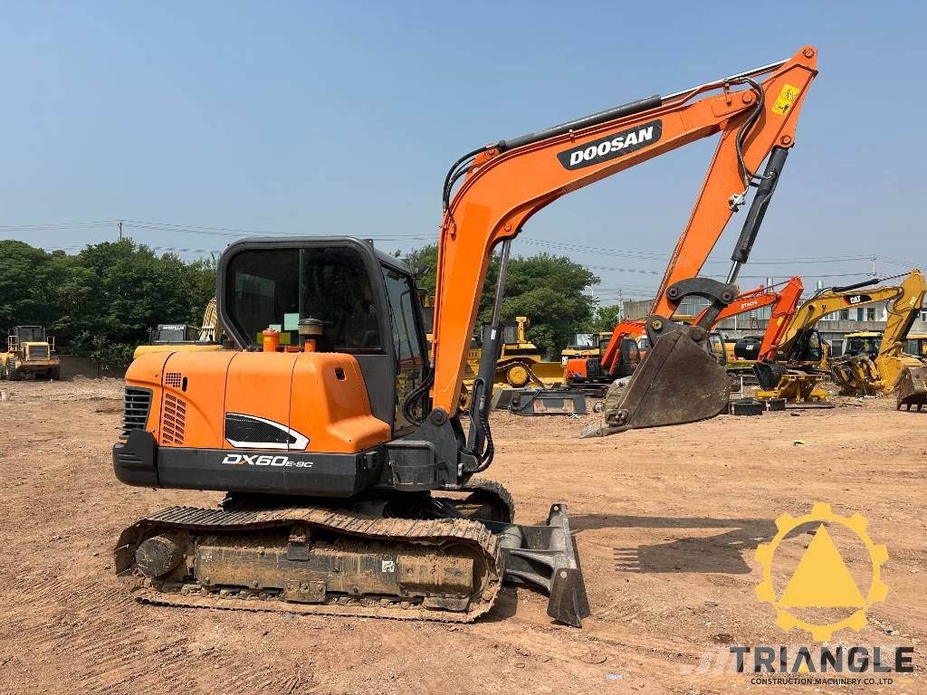 Doosan DX 60 Excavatoare pe șenile