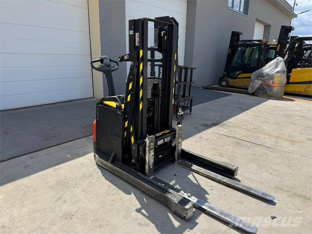 Toyota SWE120XR 行走式堆垛机