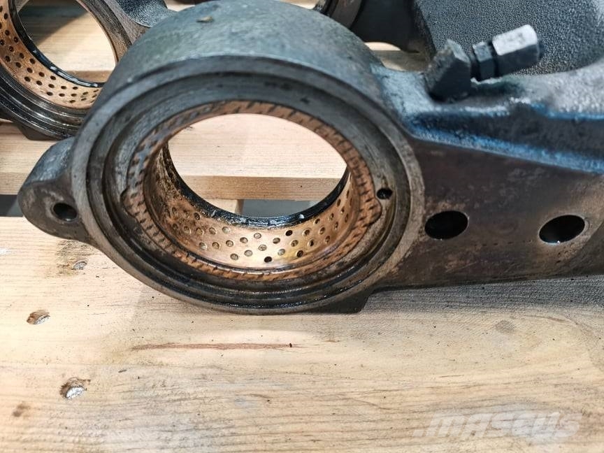 CLAAS Ares 697 {axle wishbone Carraro 12047 12048} Rama i zawieszenie