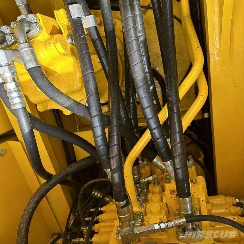 Komatsu PC 220-8 Bagri goseničarji