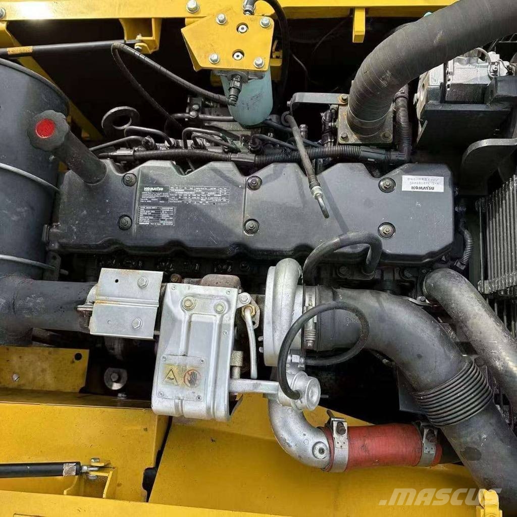 Komatsu PC 220-8 Bagri goseničarji