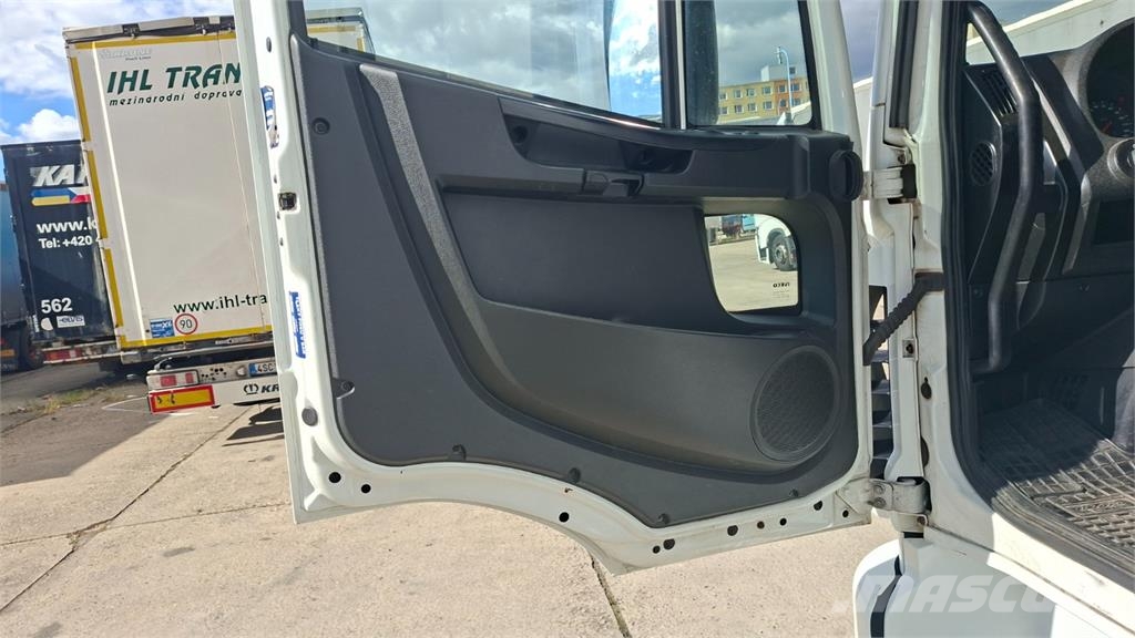 Iveco EUROCARGO 180-320 شاحنات ذات هيكل صندوقي