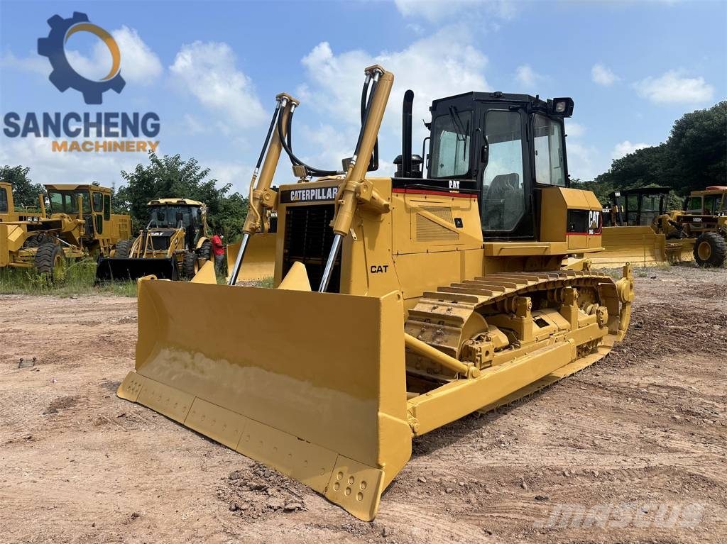 CAT D6G بلدوزرات مجنزرة