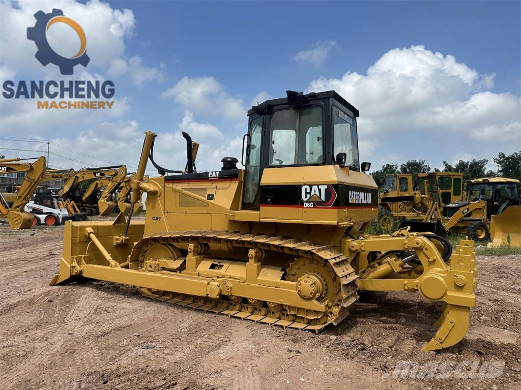 CAT D6G بلدوزرات مجنزرة