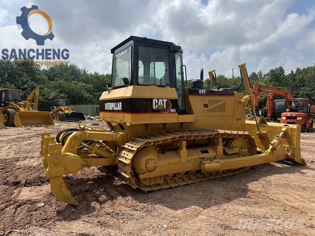 CAT D6G بلدوزرات مجنزرة