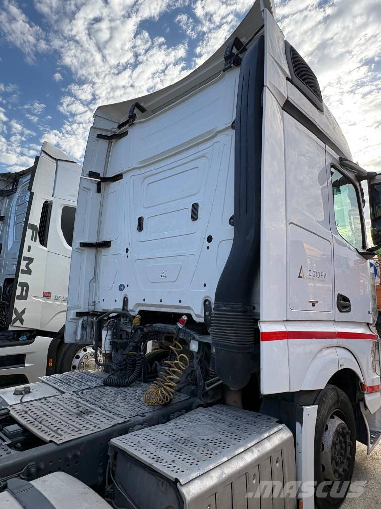 Mercedes-Benz Actros 1848 曳引機組件