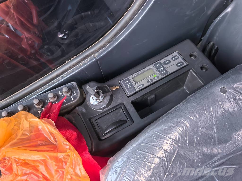 Hitachi ZX210 حفارات زحافة