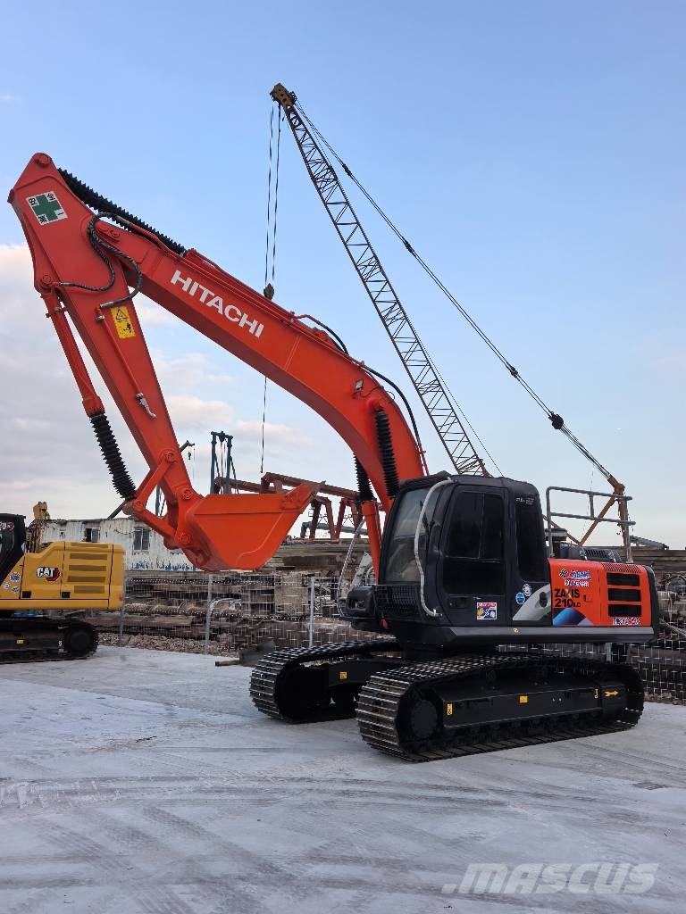 Hitachi ZX210 حفارات زحافة