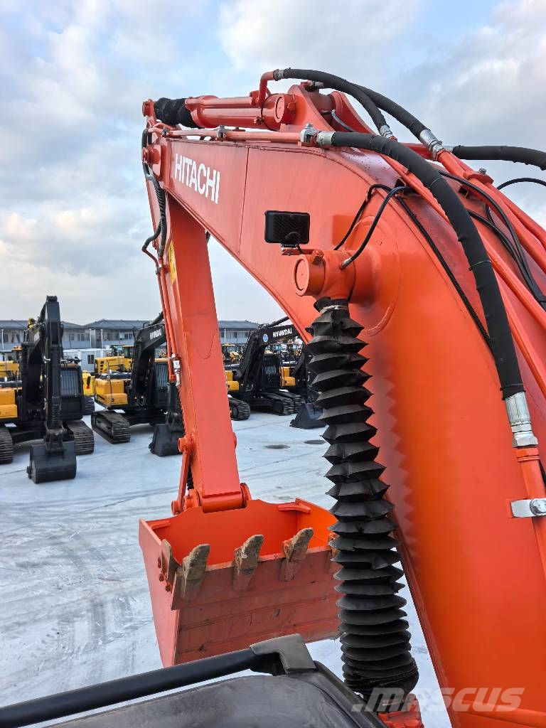 Hitachi ZX210 حفارات زحافة