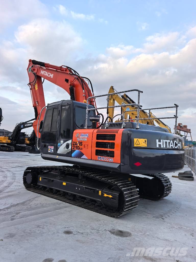 Hitachi ZX210 حفارات زحافة