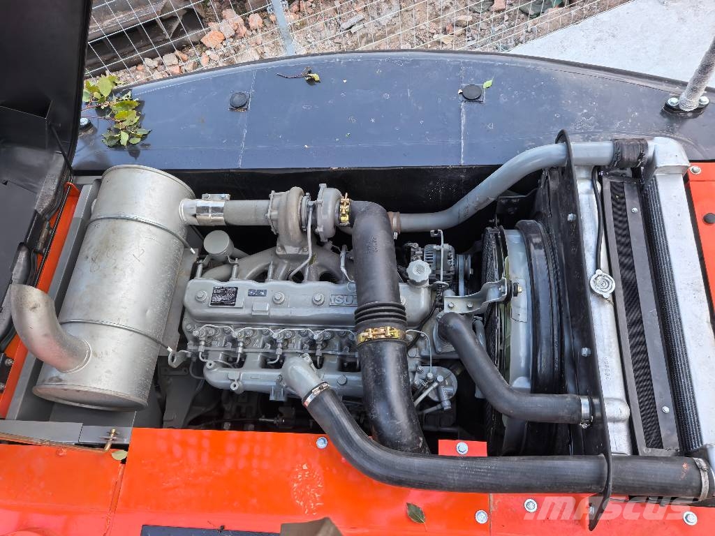 Hitachi ZX210 حفارات زحافة