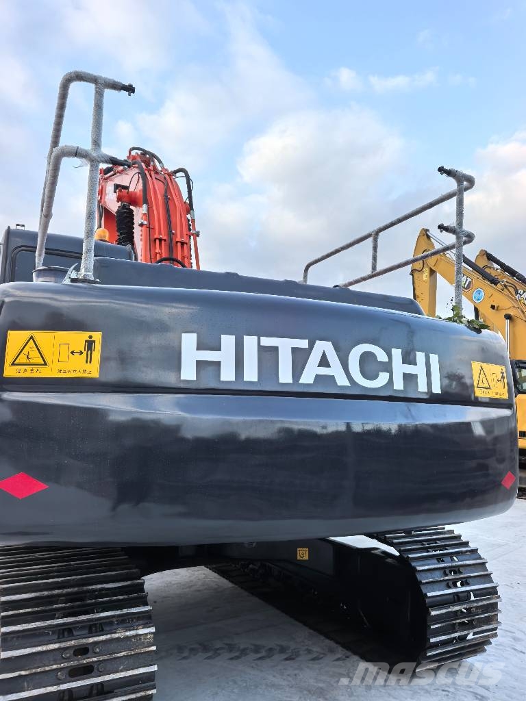 Hitachi ZX210 حفارات زحافة