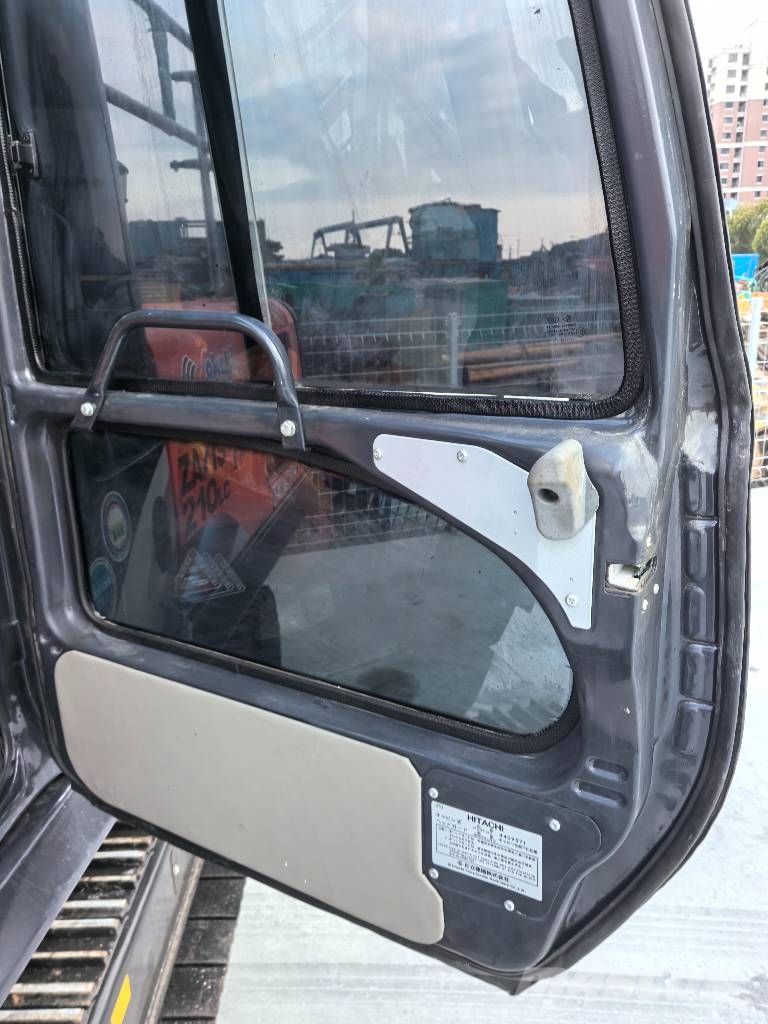 Hitachi ZX210 حفارات زحافة