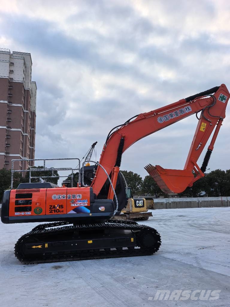 Hitachi ZX210 حفارات زحافة