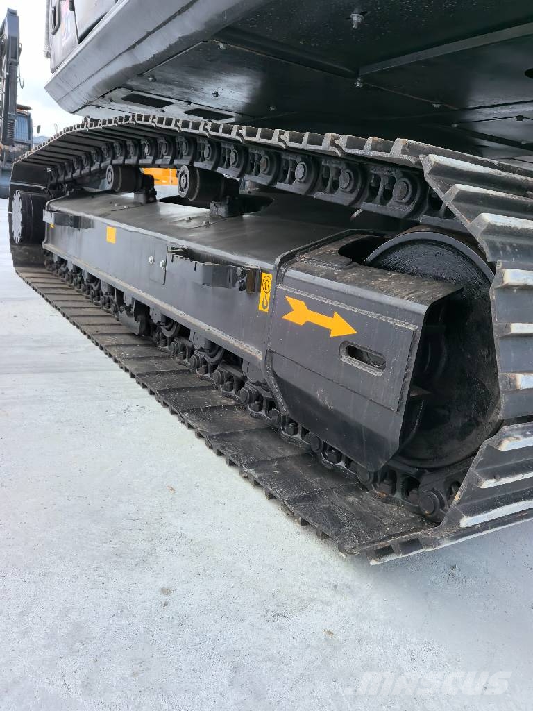 Hitachi ZX210 حفارات زحافة