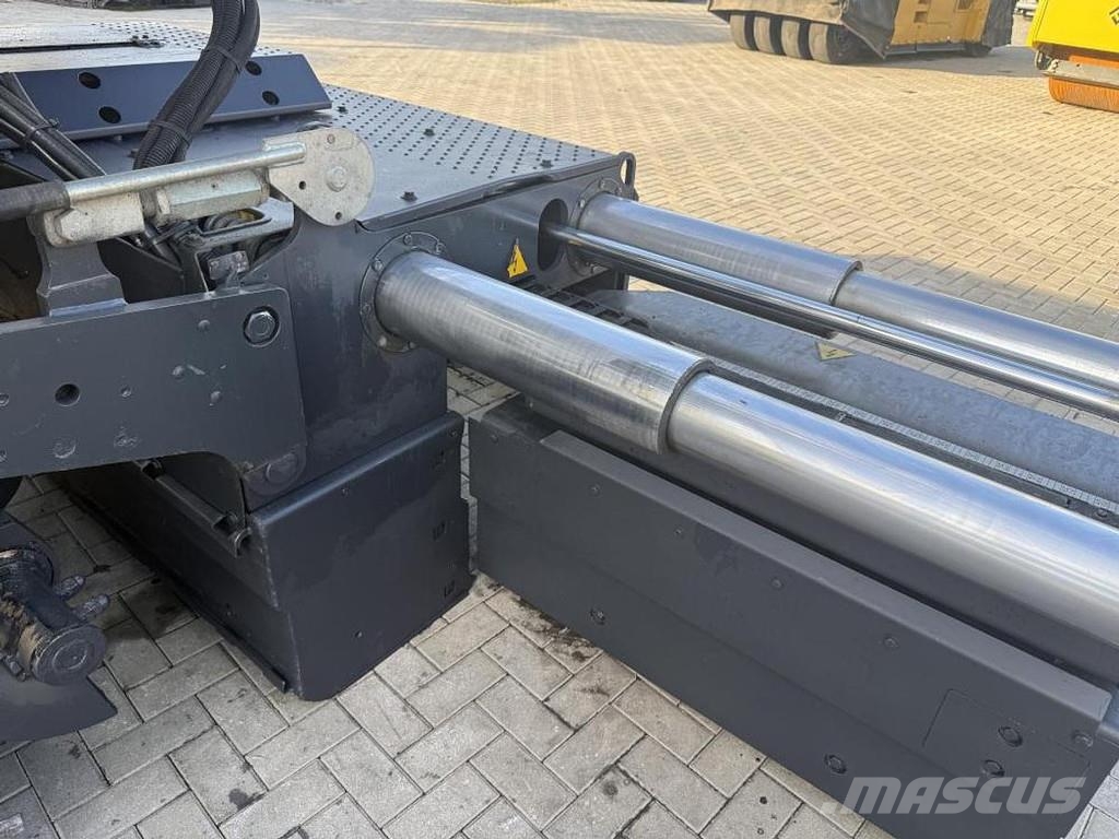 Bomag BF 600C-2 アスファルトフィニッシャ