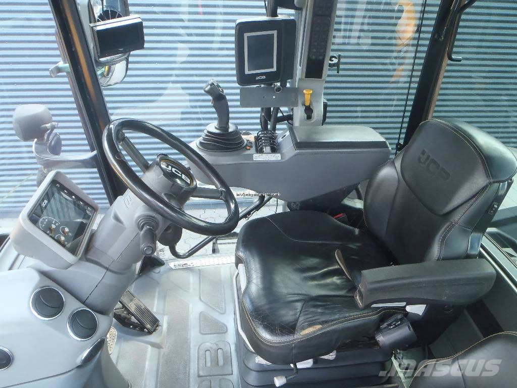 JCB Fastrac 8330 Traktoren