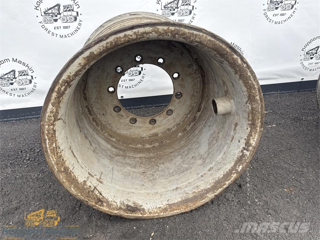Valmet 890 24x26,5 Used/Beg Tyres, wheels and rims