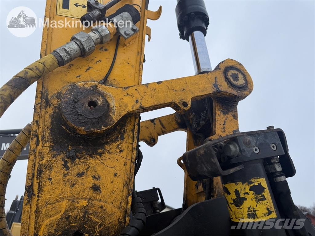 JCB JS220 履带挖掘机