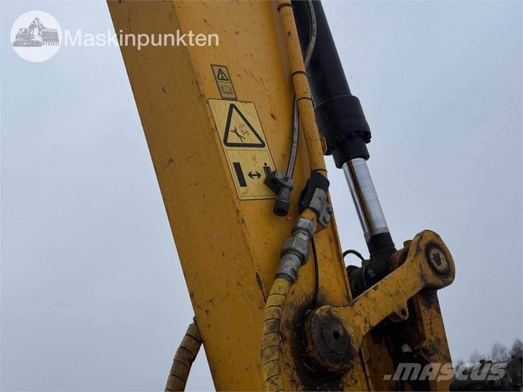 JCB JS220 履带挖掘机