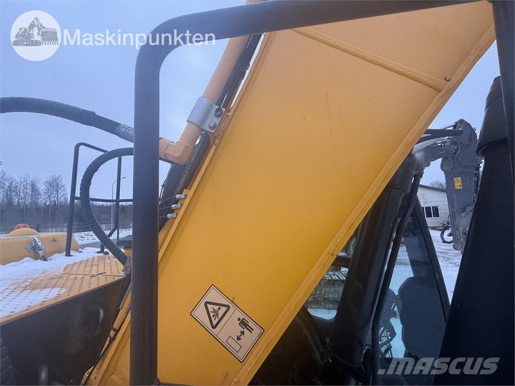 JCB JS220 履带挖掘机