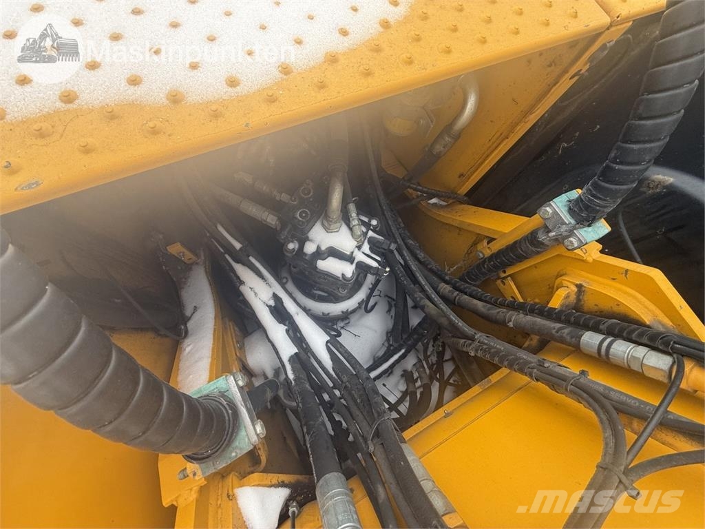 JCB JS220 履带挖掘机