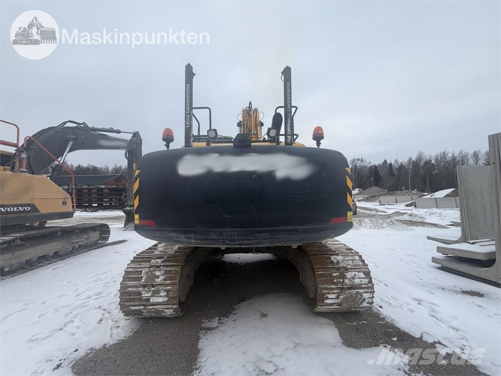 JCB JS220 履带挖掘机
