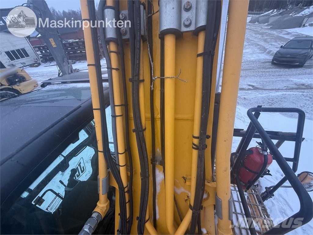 JCB JS220 履带挖掘机