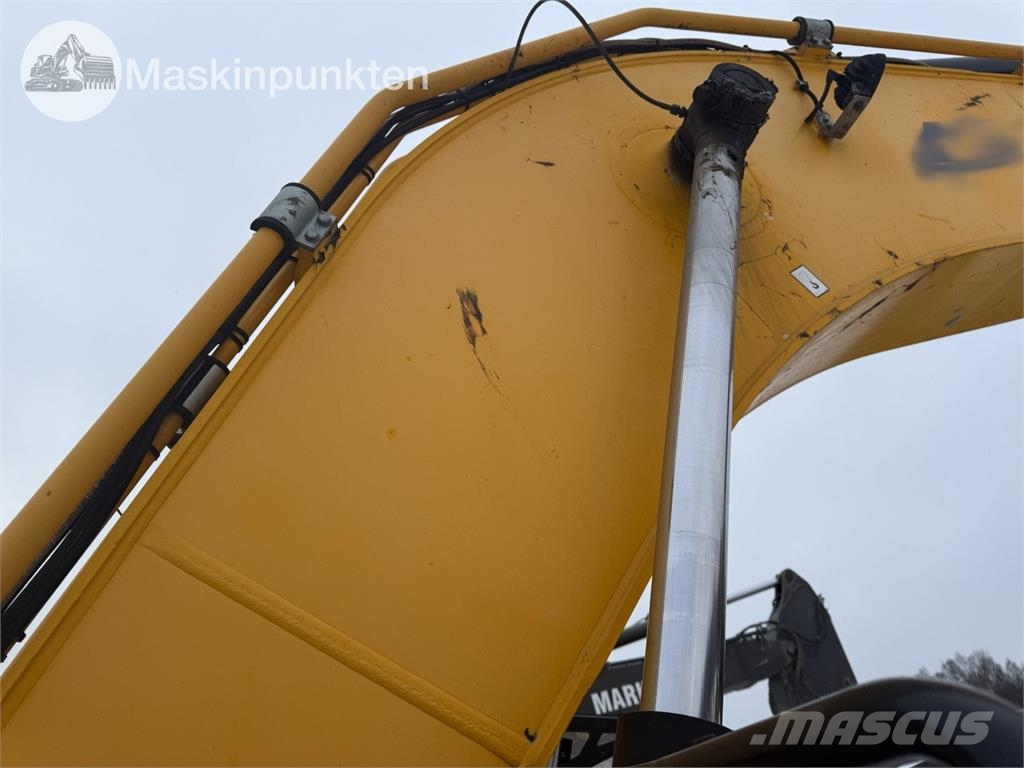 JCB JS220 履带挖掘机