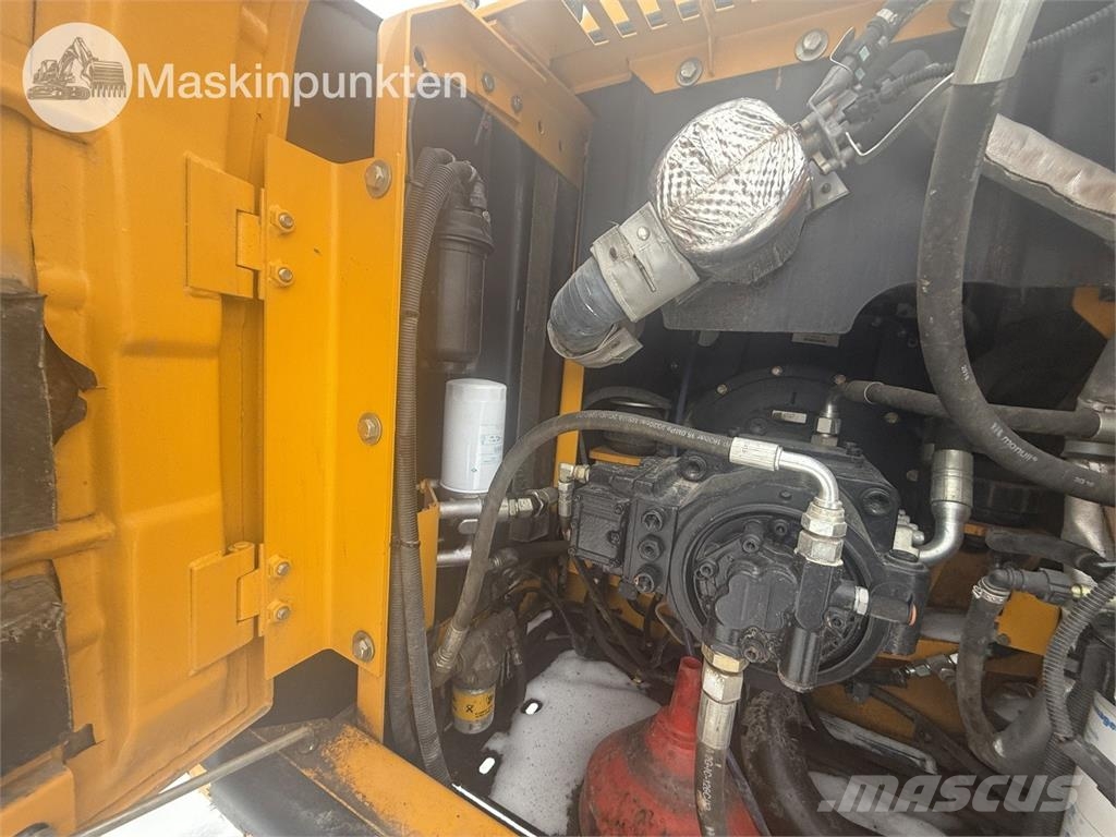 JCB JS220 履带挖掘机