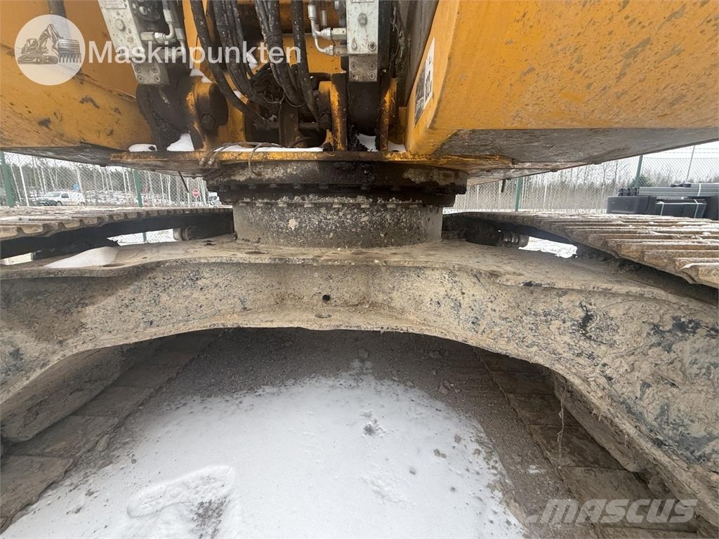 JCB JS220 履带挖掘机