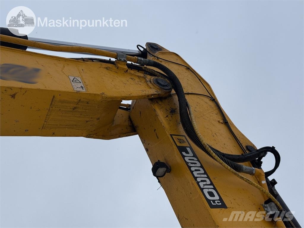 JCB JS220 履带挖掘机