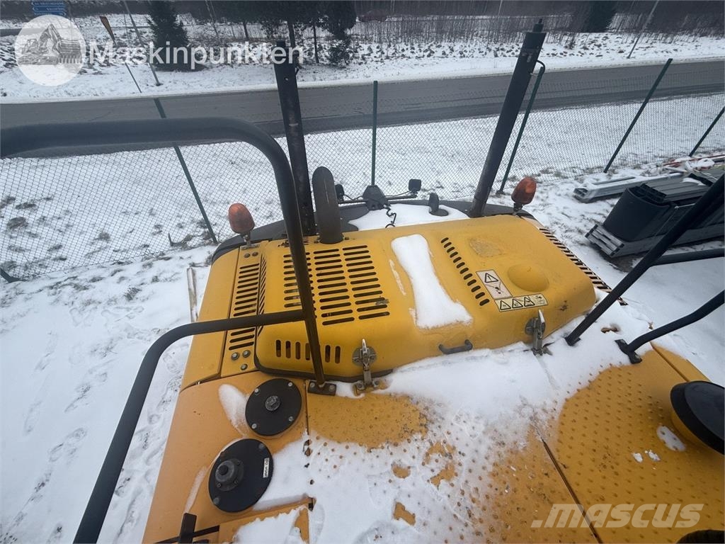 JCB JS220 履带挖掘机