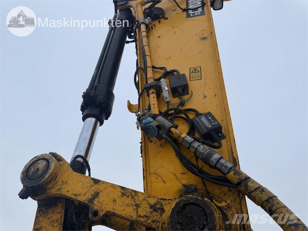 JCB JS220 履带挖掘机