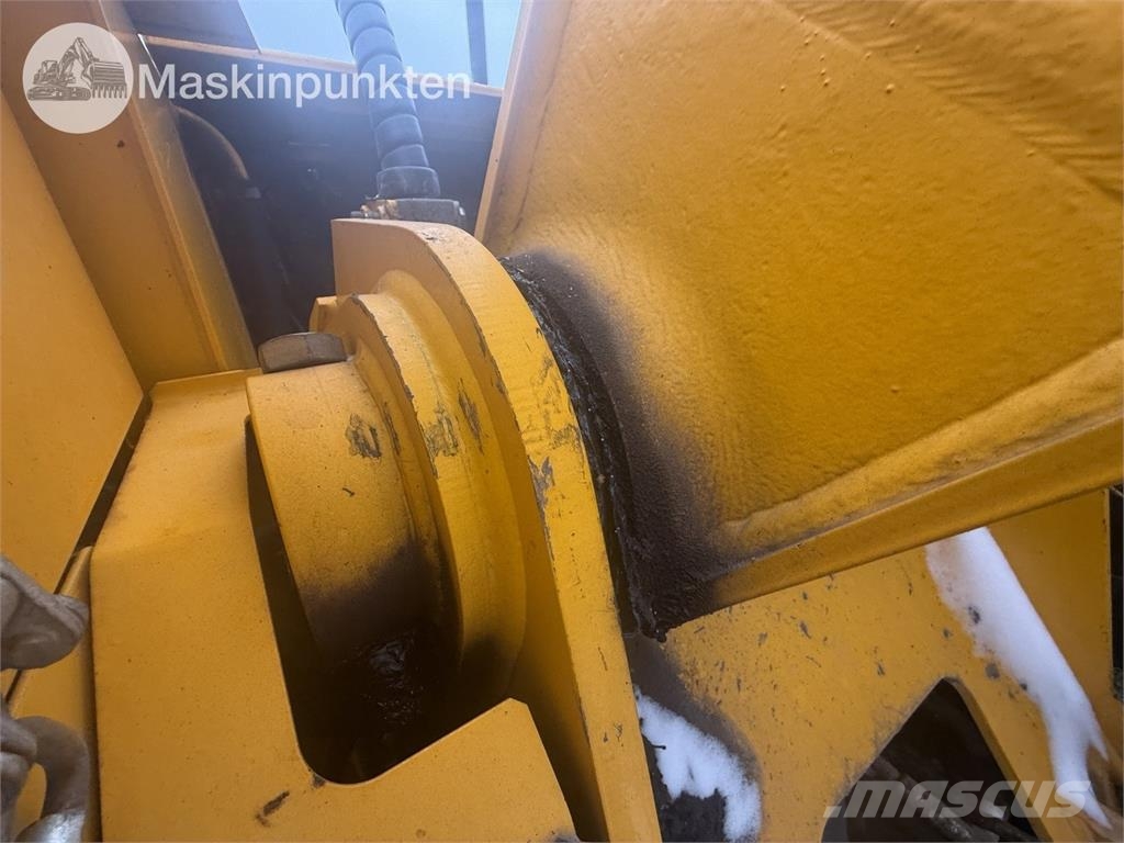 JCB JS220 履带挖掘机