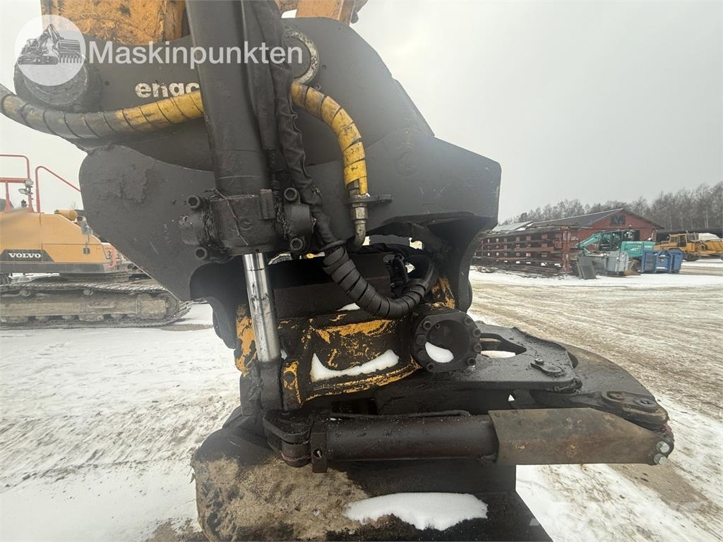 JCB JS220 履带挖掘机