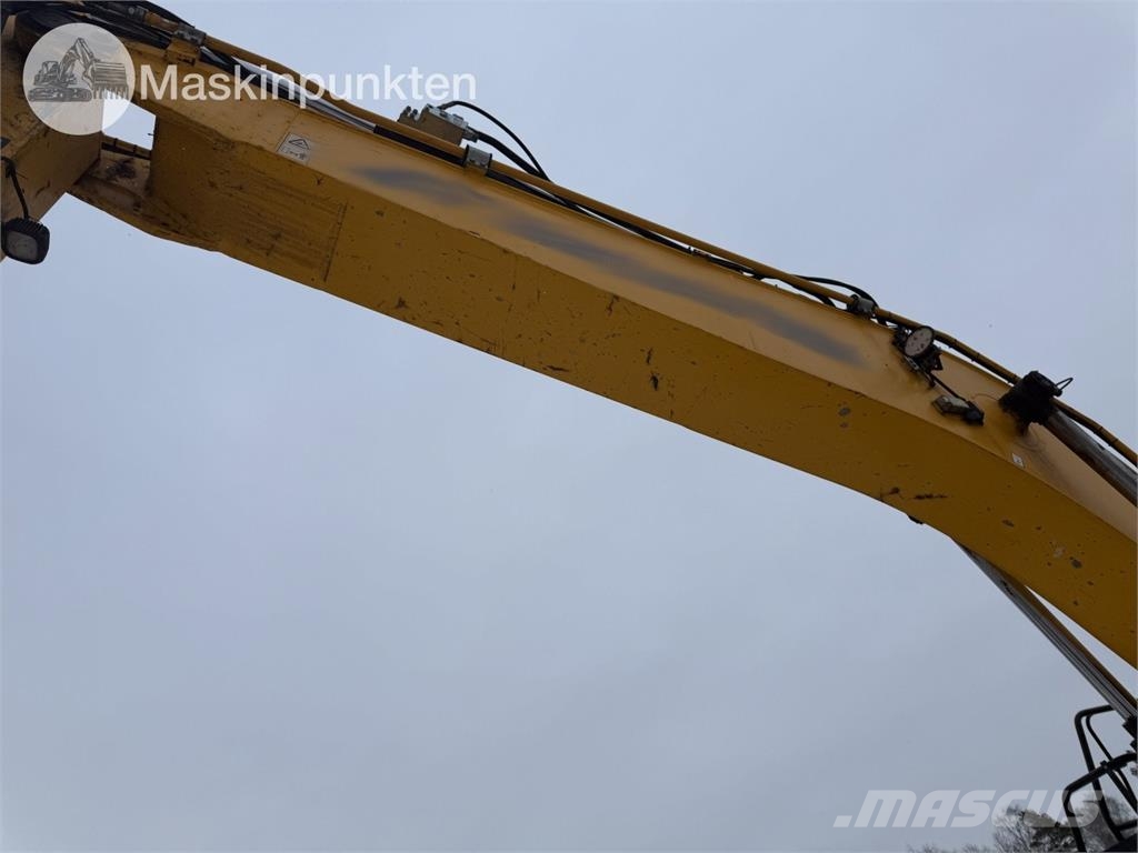 JCB JS220 履带挖掘机
