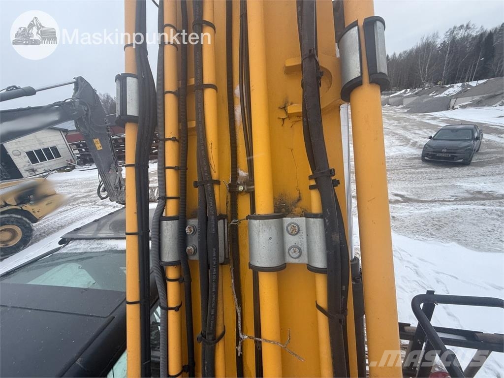 JCB JS220 履带挖掘机