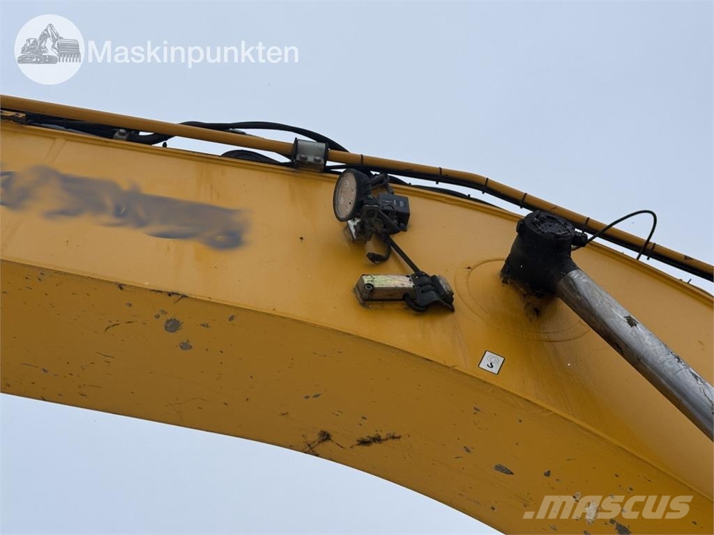 JCB JS220 履带挖掘机