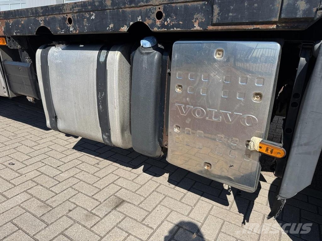 Volvo FM-300 6x2, 8,5 Mtr. Ramp Truck شاحنات مسطحة/مفصلية الجوانب