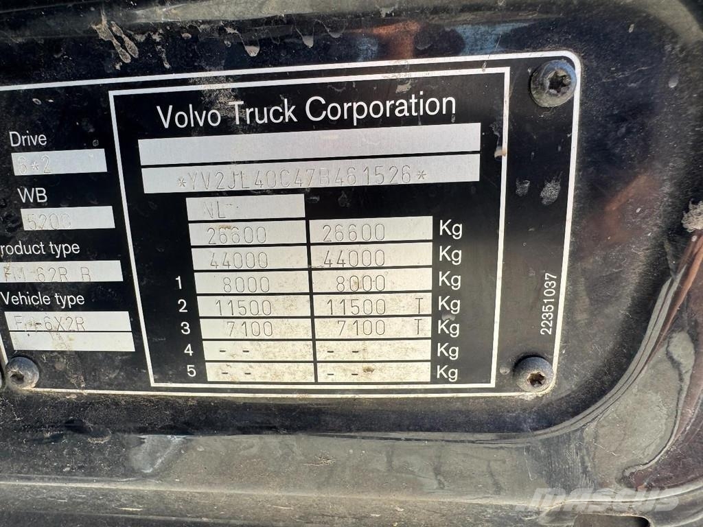 Volvo FM-300 6x2, 8,5 Mtr. Ramp Truck شاحنات مسطحة/مفصلية الجوانب