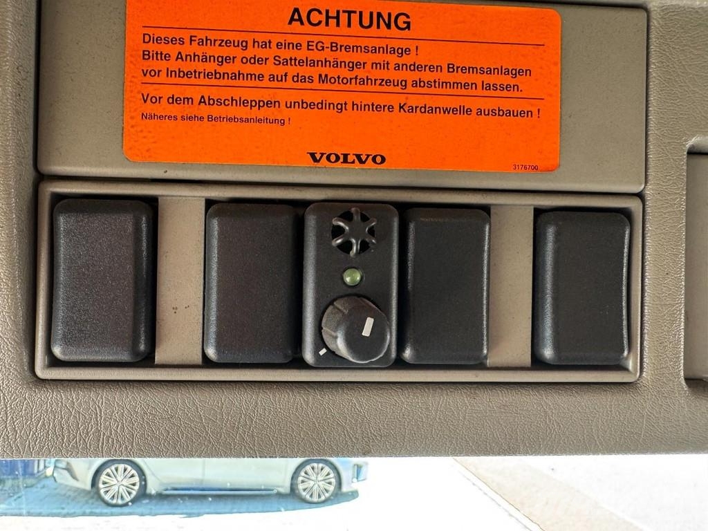 Volvo FM-300 6x2, 8,5 Mtr. Ramp Truck Camiones de cama baja